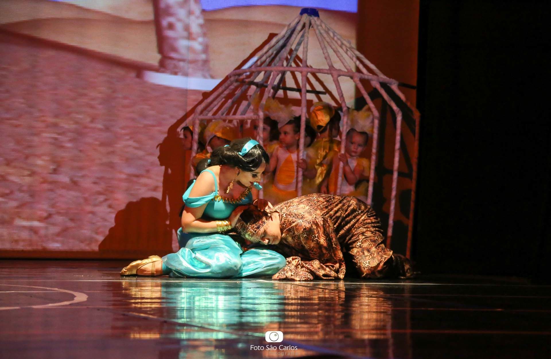 Foto BALLET DO COLÉGIO SÃO CARLOS - ALADDIN - PARTE 1 DE 3 Foto BALLET DO COLÉGIO SÃO CARLOS - ALADDIN - PARTE 1 DE 3 - Imagem 9