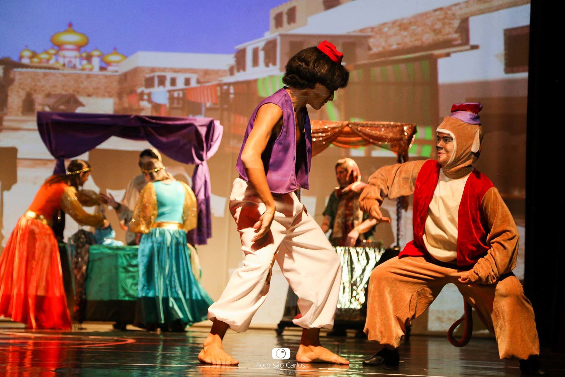 Foto BALLET DO COLÉGIO SÃO CARLOS - ALADDIN - PARTE 1 DE 3 Foto BALLET DO COLÉGIO SÃO CARLOS - ALADDIN - PARTE 1 DE 3 - Imagem 10