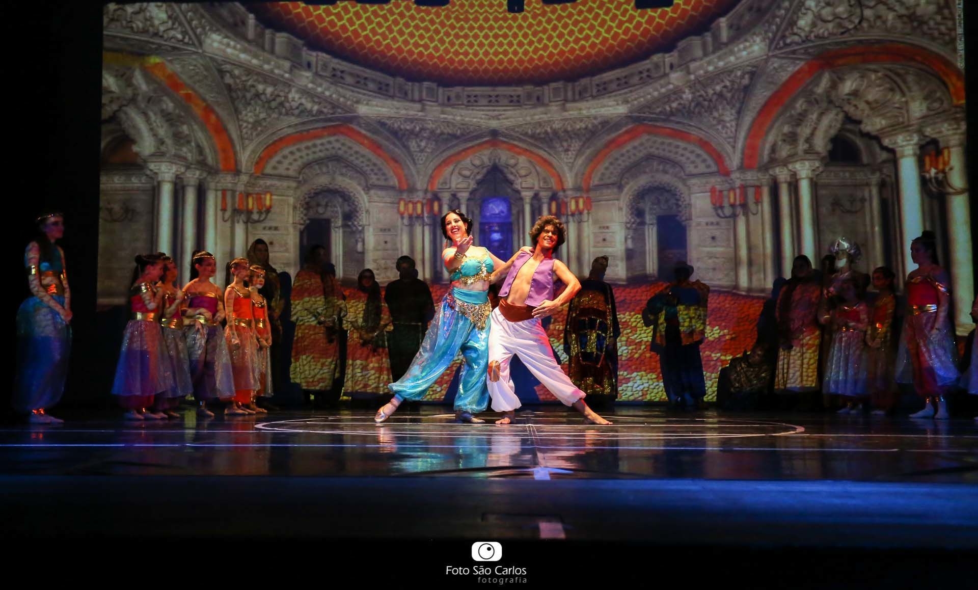 Foto BALLET DO COLÉGIO SÃO CARLOS - ALADDIN - PARTE 1 DE 3 Foto BALLET DO COLÉGIO SÃO CARLOS - ALADDIN - PARTE 1 DE 3 - Imagem 24