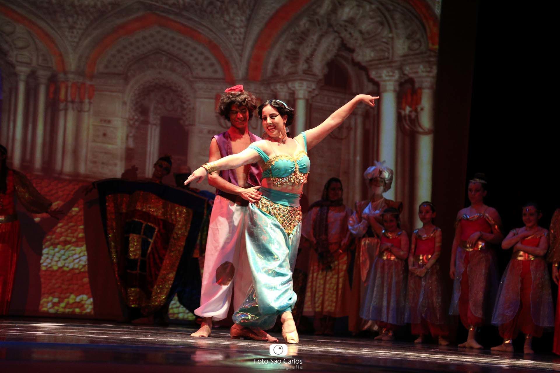 Foto BALLET DO COLÉGIO SÃO CARLOS - ALADDIN - PARTE 2 DE 3 Foto BALLET DO COLÉGIO SÃO CARLOS - ALADDIN - PARTE 2 DE 3 - Imagem 10