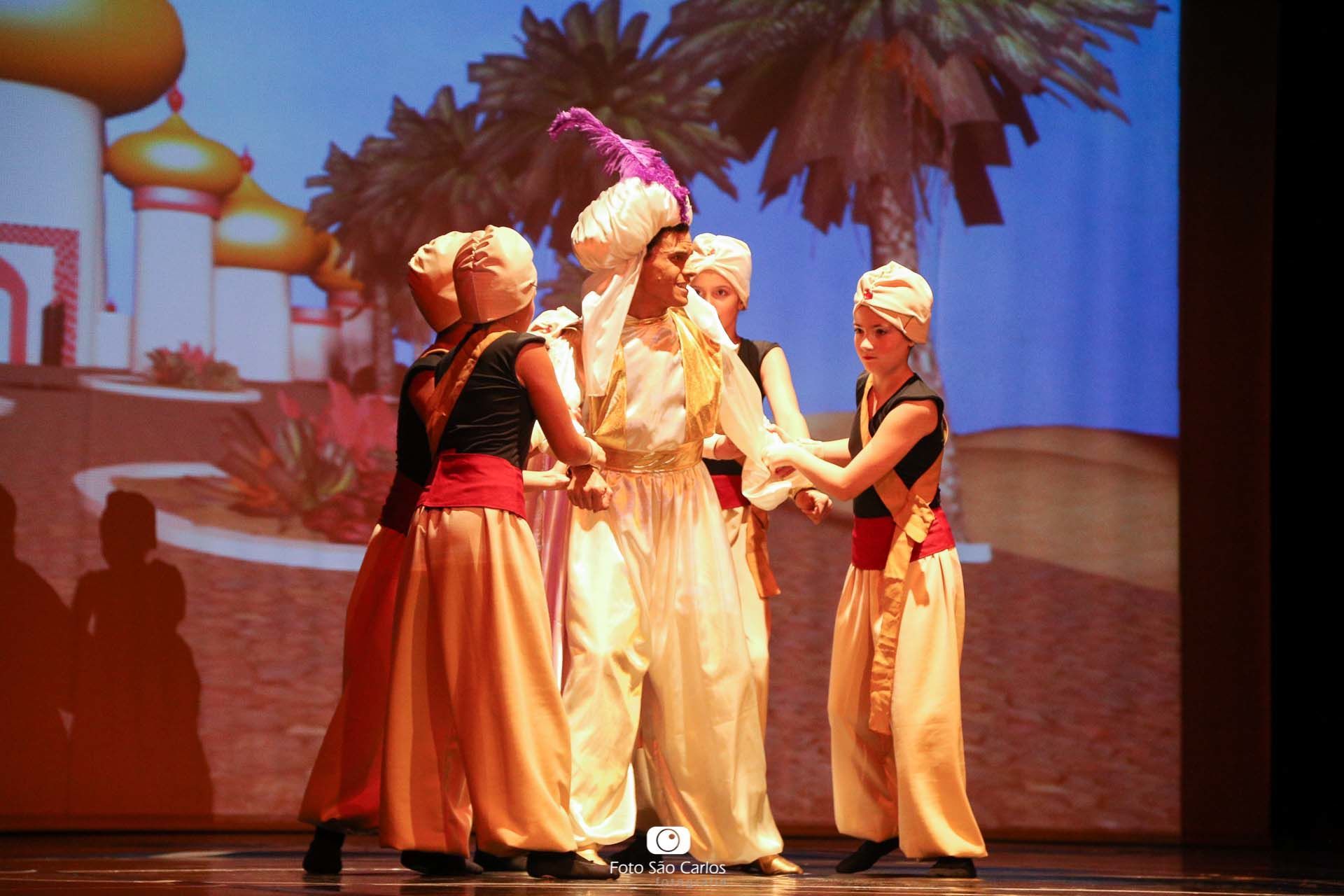 Foto BALLET DO COLÉGIO SÃO CARLOS - ALADDIN - PARTE 2 DE 3 Foto BALLET DO COLÉGIO SÃO CARLOS - ALADDIN - PARTE 2 DE 3 - Imagem 9