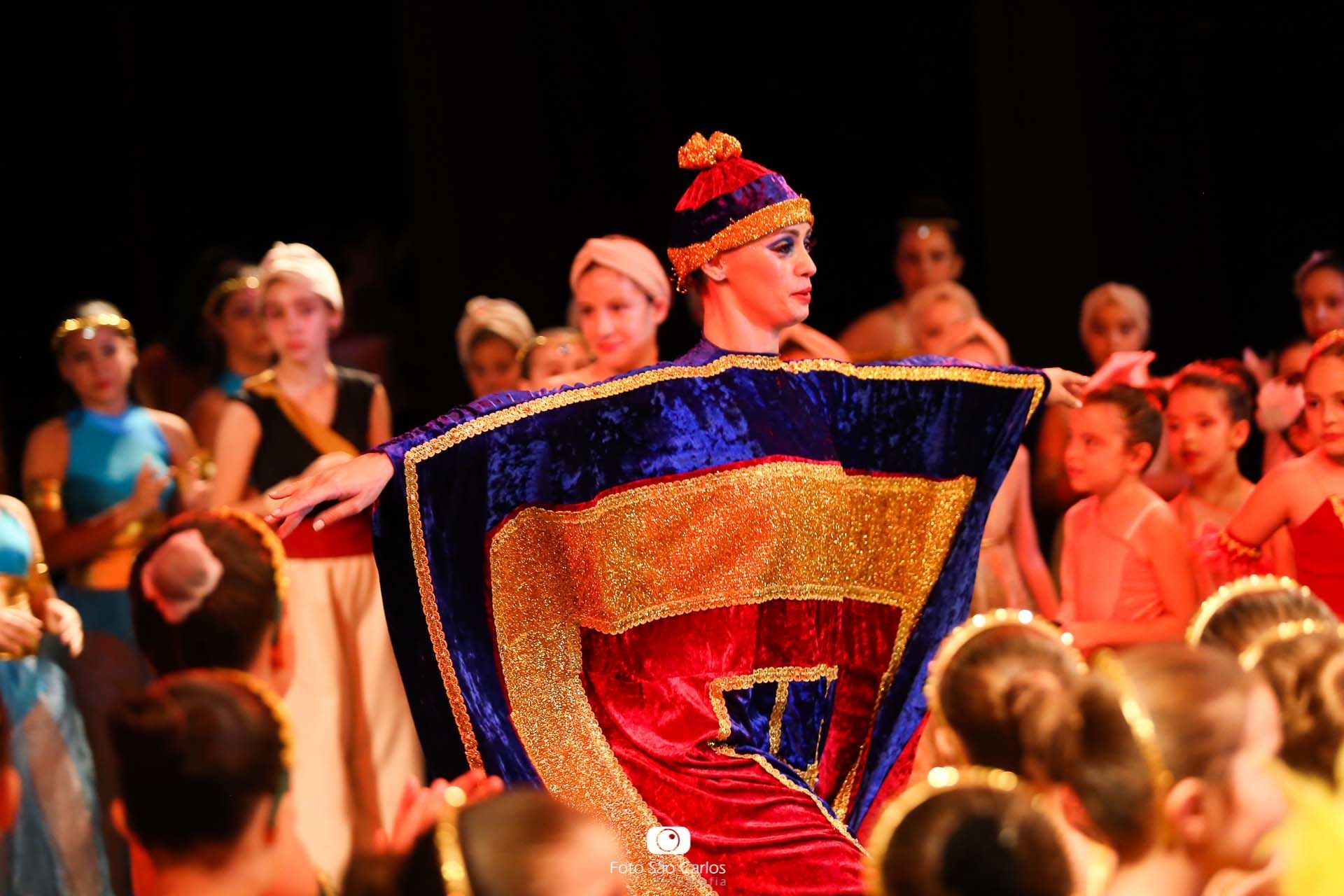 Foto BALLET DO COLÉGIO SÃO CARLOS - ALADDIN - PARTE 2 DE 3 Foto BALLET DO COLÉGIO SÃO CARLOS - ALADDIN - PARTE 2 DE 3 - Imagem 22