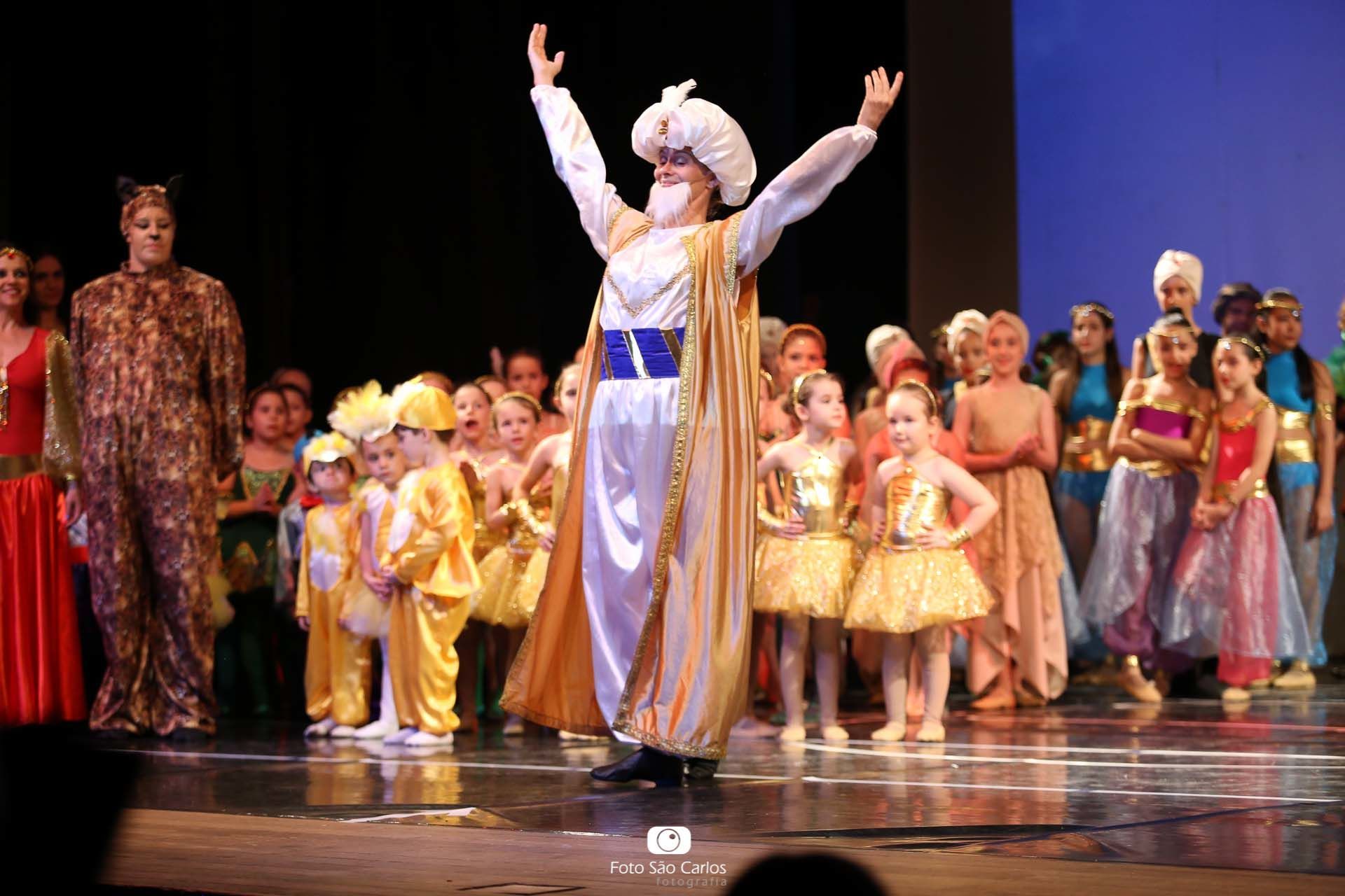 Foto BALLET DO COLÉGIO SÃO CARLOS - ALADDIN - PARTE 2 DE 3 Foto BALLET DO COLÉGIO SÃO CARLOS - ALADDIN - PARTE 2 DE 3 - Imagem 14