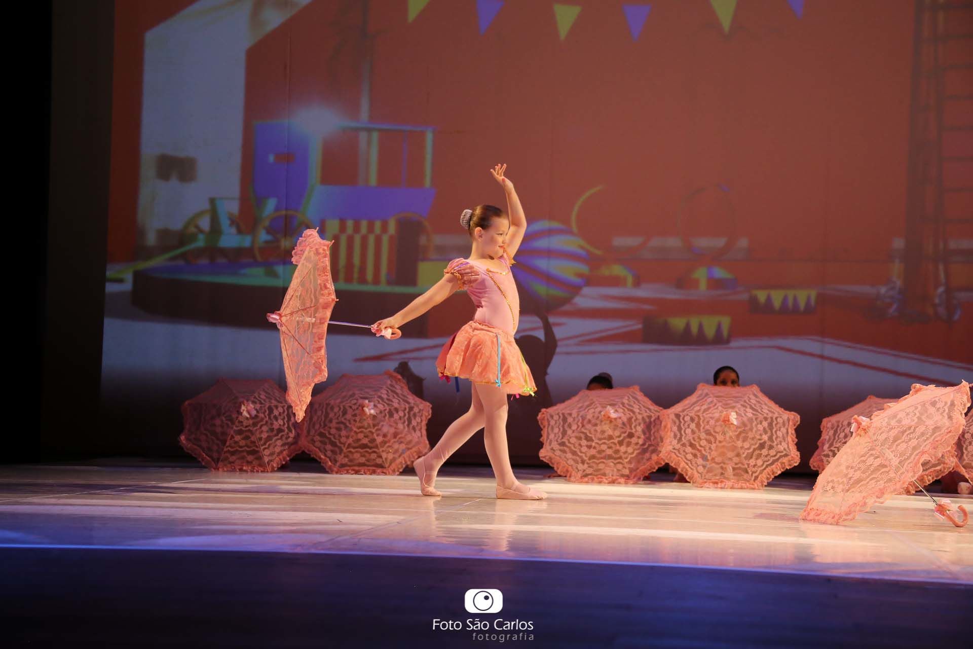 Foto BALLET COLÉGIO CECILIA MEIRELES 2018 - ESPETÁCULO CIRCO - PARTE 2 Foto BALLET COLÉGIO CECILIA MEIRELES 2018 - ESPETÁCULO CIRCO - PARTE 2 - Imagem 8
