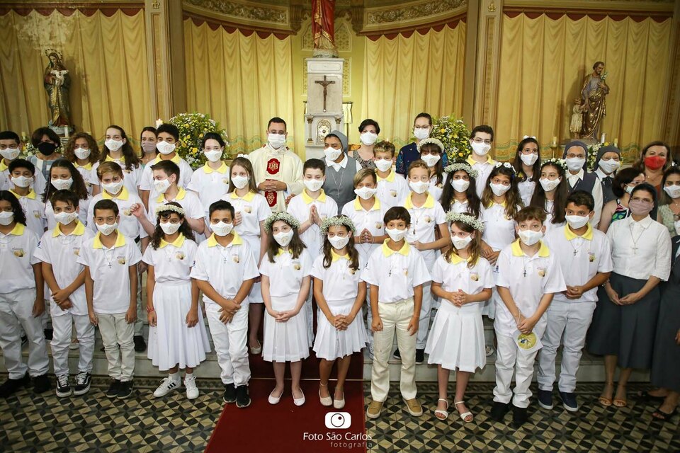 HOMENAGEM AS MÃES DOS CATEQUIZANDOS DO COLÉGIO SÃO CARLOS 2021 HOMENAGEM AS MÃES DOS CATEQUIZANDOS DO COLÉGIO SÃO CARLOS 2021